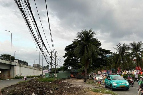 Hàng trăm mét vuông đất hành lang an toàn đường bộ QL1A tại ngã tư Vũng Tàu (TP Biên Hòa) bị sử dụng sai mục đích
