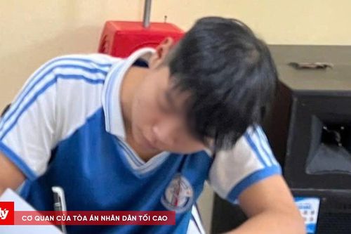 Dùng côn ba khúc đánh bạn bị thương