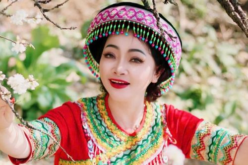 Thảo Vân làm MC Lễ hội PuTaLeng do nghệ sĩ Trà My làm đạo diễn