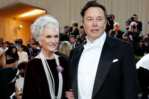 Để con 'tự bay', cách nuôi dạy độc đáo của mẹ tỷ phú Elon Musk