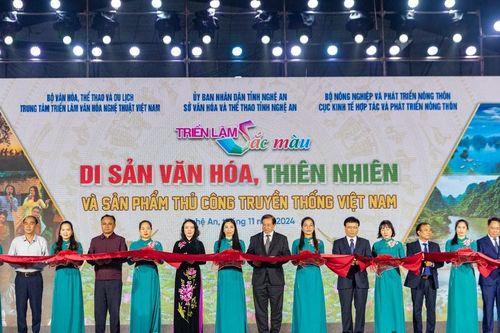 Khai mạc Triển lãm 'Sắc màu di sản văn hóa, thiên nhiên và sản phẩm thủ công truyền thống Việt Nam'