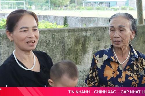 Ông bà chăm cháu - tình thương hay trách nhiệm?