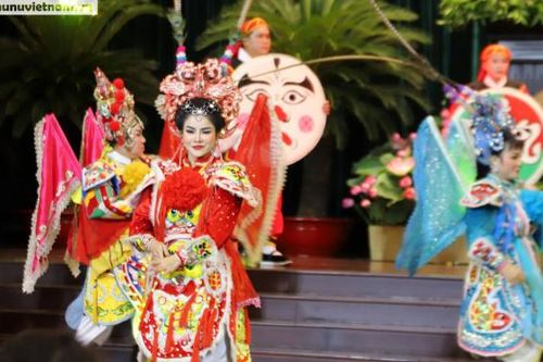 Sòng phẳng với công nghiệp văn hóa