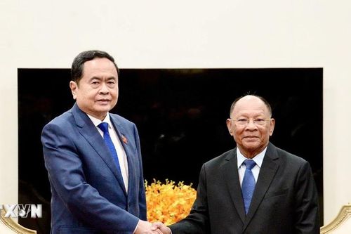 Chủ tịch Quốc hội gặp Chủ tịch Danh dự Hội đồng cố vấn Quốc vương Campuchia