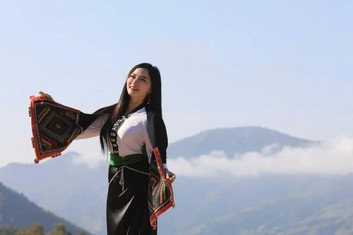 Ngắm núi rừng Tây Bắc rung động lòng người trong MV mới của Trần Thu Hường