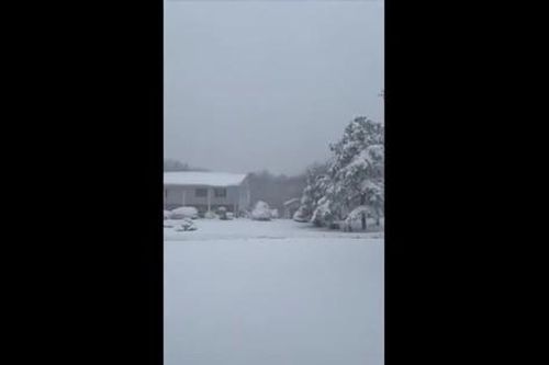 Tuyết rơi dày đặc ở Pennsylvania, cảnh báo bão mùa đông có hiệu lực