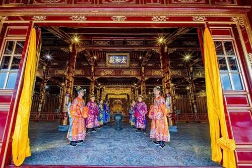 Mục sở thị lễ thiết triều trước 'diện mạo' mới của sân điện Thái Hòa