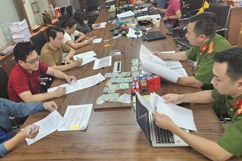 Hà Nội triệt phá đường dây nhập lậu, tiêu thụ hàng nghìn tấn 'khí cười'