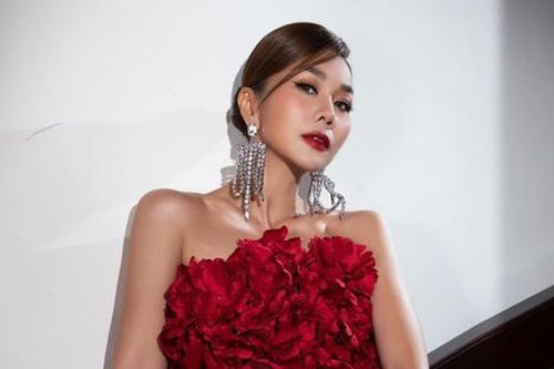 Đăng đàn giải thích về sự cố, Thanh Hằng được khen ngợi