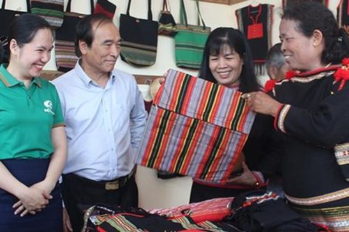 'Đánh thức' bản sắc buôn làng từ du lịch cộng đồng