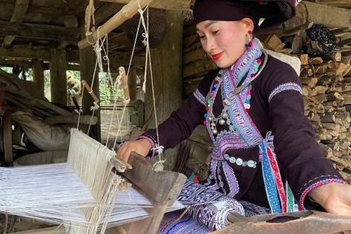 Người dân tộc Lào ở Lai Châu gìn giữ và phát huy trang phục truyền thống