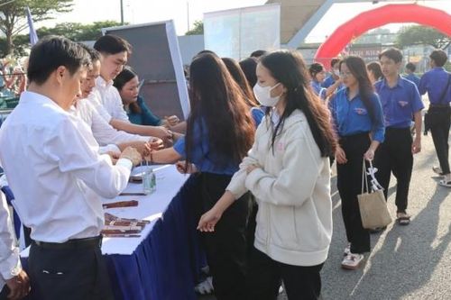 Sôi động thị trường lao động tại các khu công nghiệp dịp cuối năm