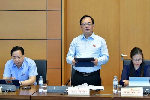 Đại biểu Quốc hội thảo luận về một số dự thảo luật liên quan đến thuế, tiêu chuẩn kỹ thuật và hoạt động giám sát của Quốc hội và HĐND