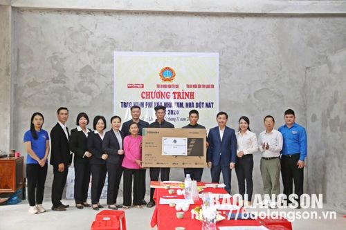 Tòa án nhân dân tỉnh phối hợp với Báo Công Lý, Tòa án nhân dân tối cao tổ chức chương trình 'Kết nối yêu thương' năm 2024