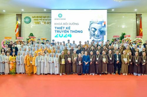 Bế mạc, trao Giấy chứng nhận đến các học viên Khóa bồi dưỡng thiết kế truyền thông năm 2024