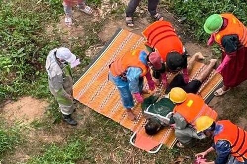 Vụ xe chở rác rơi xuống sông Hương: Tìm thấy thi thể 2 nạn nhân