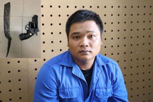 Mang súng và rựa đi đòi nợ, bị con nợ tước rựa chém thương tích