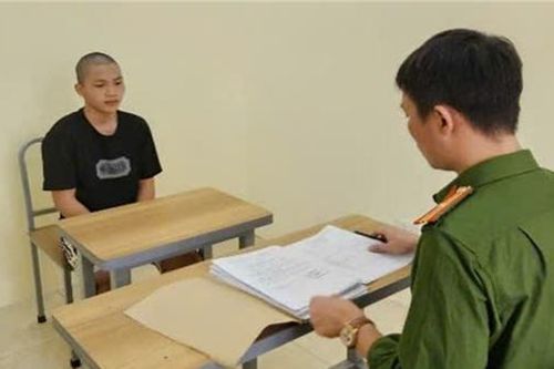 Kẹp 3 không đội mũ bảo hiểm, tông CSGT rồi bỏ chạy