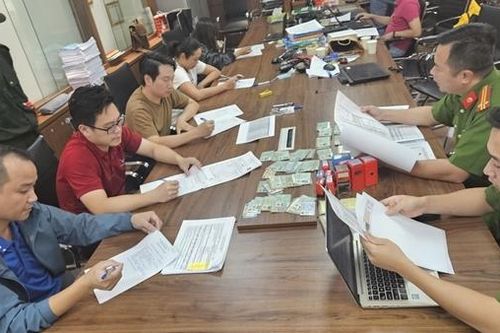 Triệt phá đường dây nhập lậu, tiêu thụ hàng nghìn tấn 'khí cười'