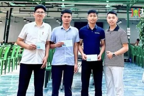 Khen thưởng nhóm thanh niên phá cửa, dập tắt đám cháy nhà
