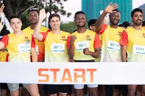 Dàn thí sinh Mr World tham gia giải chạy marathon Strong Vietnam