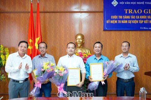 Trao giải Cuộc thi Sáng tác ca khúc và bài ca vọng cổ kỷ niệm 70 năm sự kiện tập kết ra Bắc