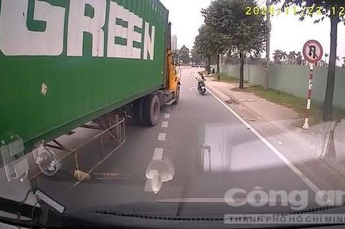 Xe container lạng lách, chèn ép không cho xe khác vượt qua gây bức xúc