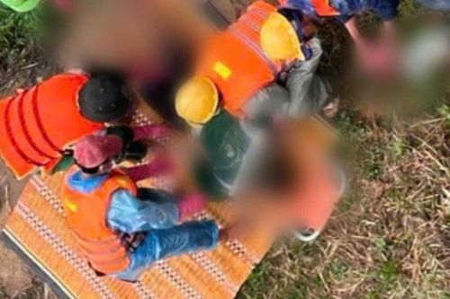 Tìm thấy thi thể nghi là nạn nhân vụ xe rác lao từ cầu xuống sông Hương