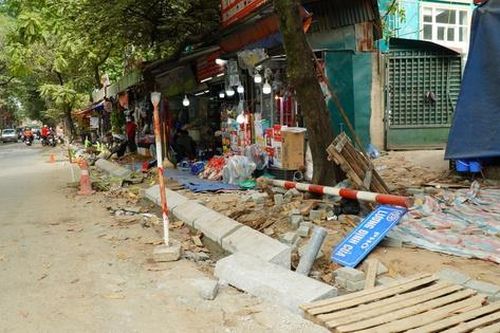 Đến hẹn lại... đào, nhiều vỉa hè Hà Nội tiếp tục bị xới tung dịp cuối năm