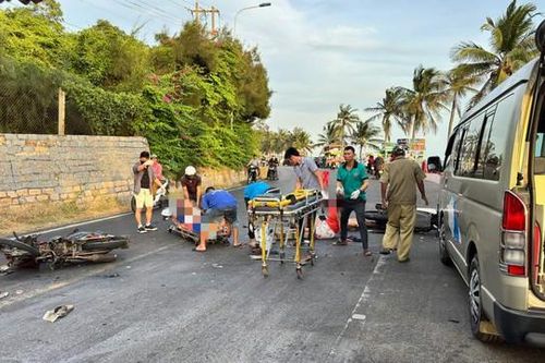 Hai xe máy tông nhau, 3 người nước ngoài thương vong