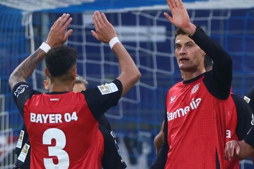 Leverkusen lội ngược dòng kinh điển