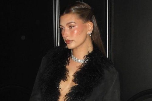 Vóc dáng Hailey Bieber sau khi sinh con
