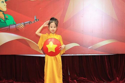 NTK Thùy Dung tổ chức chương trình thời trang - nghệ thuật 'Đường chúng ta đi'