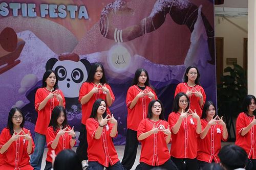 Học sinh trung học phổ thông chung tay cùng hành trình bảo vệ môi trường