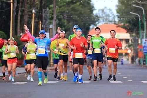Gần 15.000 vận động viên trong và ngoài nước tranh tài giải chạy marathon tại Bình Phước