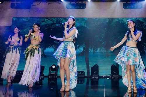 Sinh viên 'tất bật' làm thêm dịp cuối năm