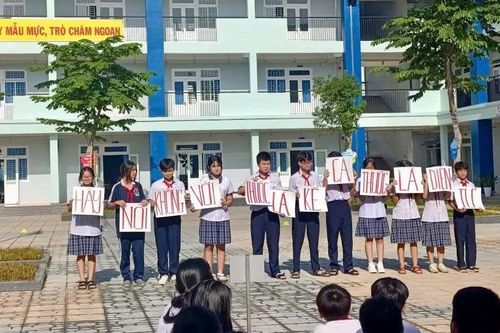 Nâng cao nhận thức cho học sinh trước sự nguy hại của thuốc lá điện tử