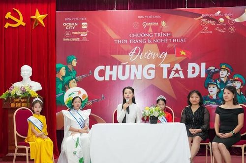 6 bộ sưu tập thời trang độc đáo trình diễn trong 'Đường chúng ta đi'