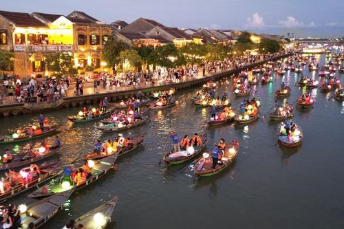 Hội An bác bỏ tin đồn '1,8 tỷ đồng để có suất đạp xích lô, bơi ghe'