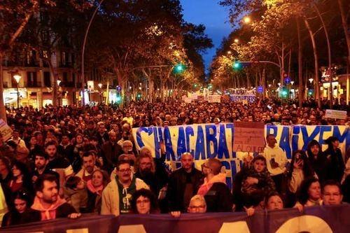 Biểu tình tại Barcelona yêu cầu giảm giá thuê nhà và cải thiện điều kiện sống