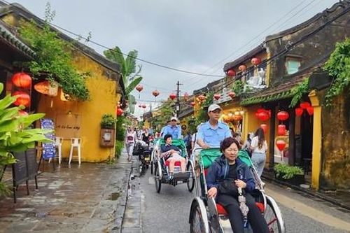 Bản tin 8H: Công an điều tra thông tin 'chi 1,8 tỷ đồng để có suất chèo thuyền, đạp xích lô ở Hội An'