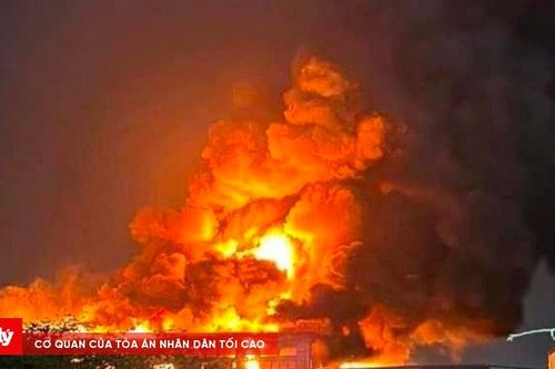 Cháy lớn tại Công ty Đông A ở Khu công nghiệp Tràng Duệ