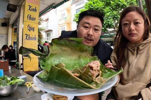 Khách Úc lần đầu thử đặc sản lạ ở Thanh Hóa, bất ngờ vì hương vị thơm ngon