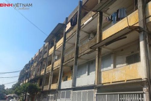 Cuộc sống thấp thỏm của 40 gia đình công nhân trong nhà tập thể dột nát