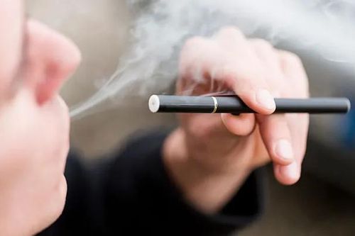 26 tuổi bị vợ ly hôn, nguy cơ mất việc sau nhiều năm nghiện thuốc lá điện tử