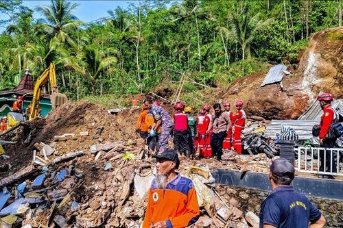 Lở đất và lũ quét ở Indonesia, nhiều người thương vong