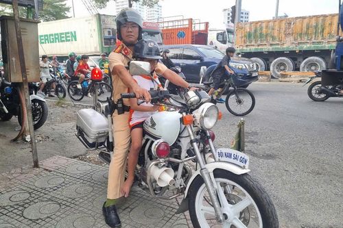TP Hồ Chí Minh: Tìm người thân của bé trai đi lạc tại Quận 7