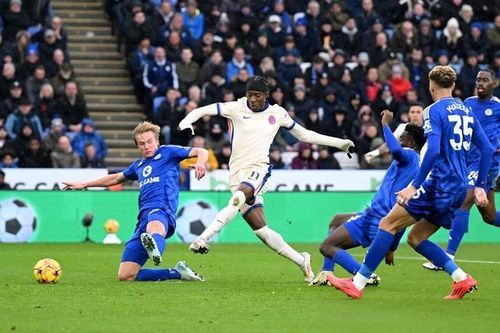 Thắng Leicester, Chelsea tiếp tục bám đuổi nhóm đầu bảng