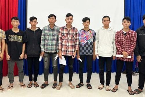 Dùng hung khí tấn công nạn nhân gây thương tích, 17 đối tượng 'hổ báo' bị khởi tố