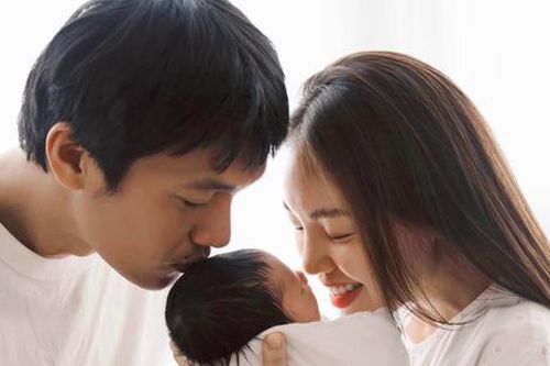 Cặp đôi nổi tiếng Vbiz báo tin vui, đón con thứ hai chào đời